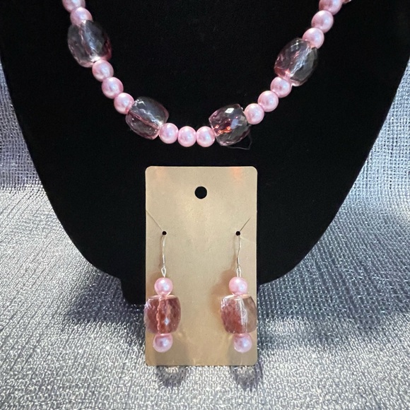 Necklace & Pierced Earring Set with Pink and Red Beads. - Picture 5 of 9